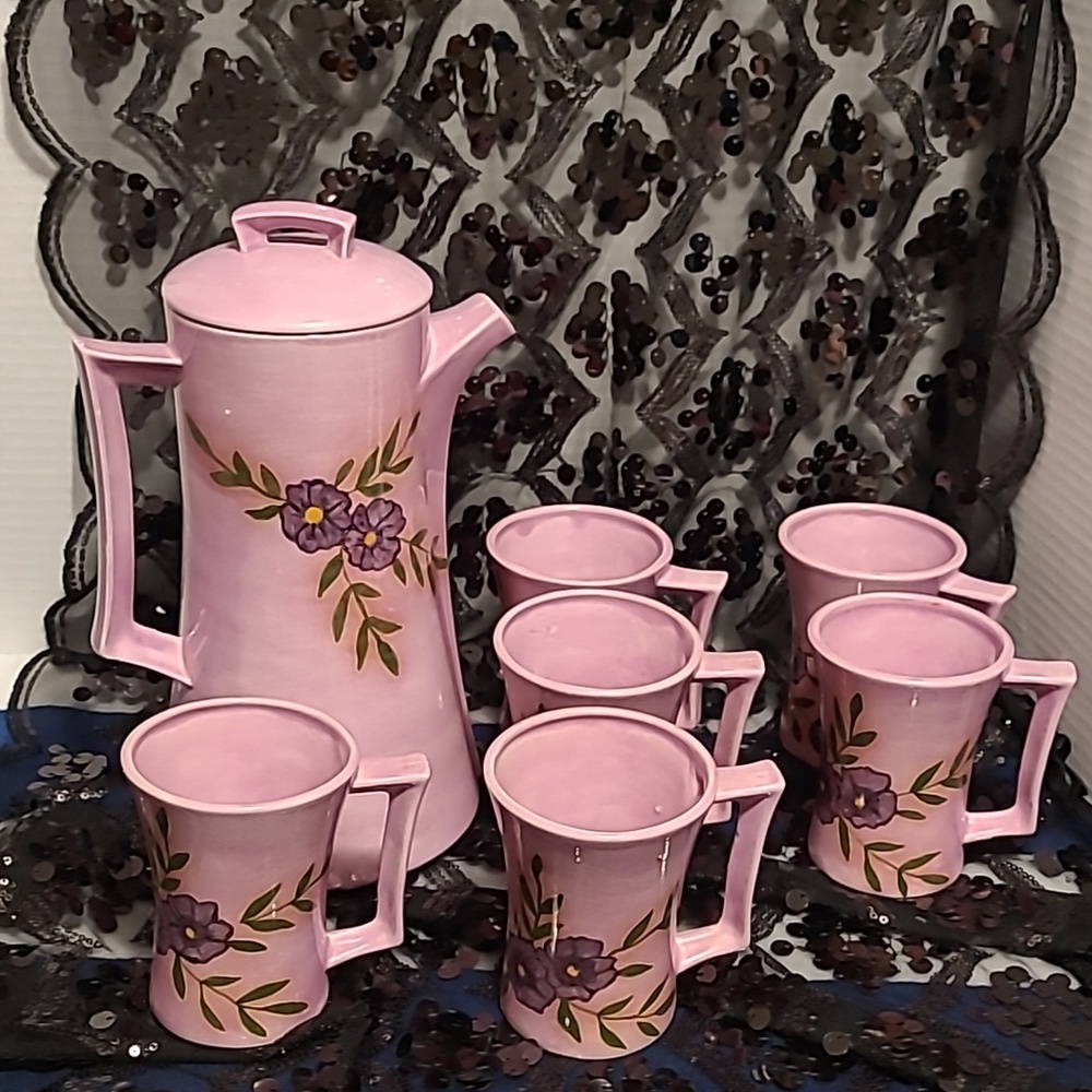 🫖☕️ Arnel's Vintage purple/pinkish coffee pot with 6 cups.